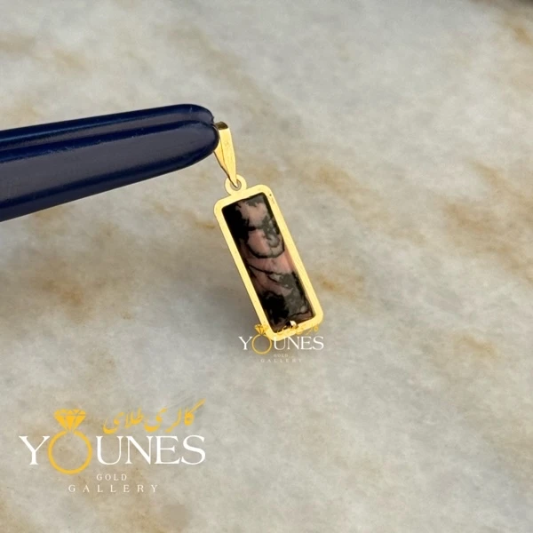 تصویر دوم آویز طلا سنگ امیتیست رگه دار